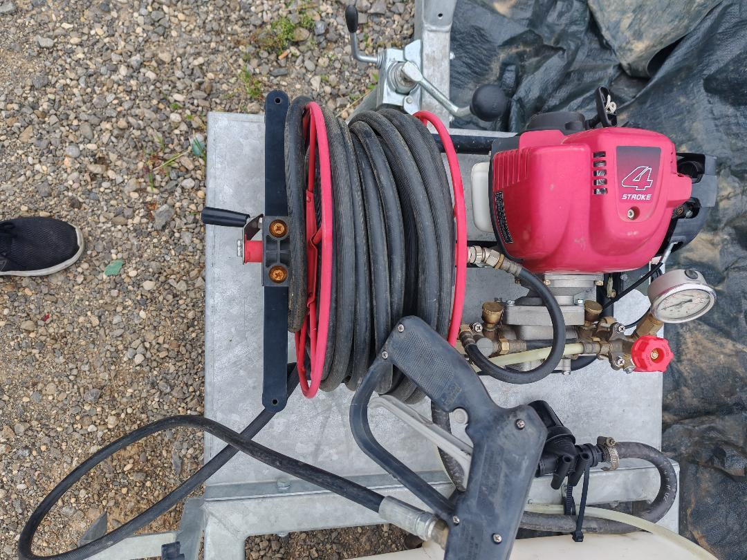 Tank na prikolici - ציוד בנייה, קרון נגרר: תמונה 2 Tank na prikolici - ציוד בנייה, קרון נגרר: תמונה 2