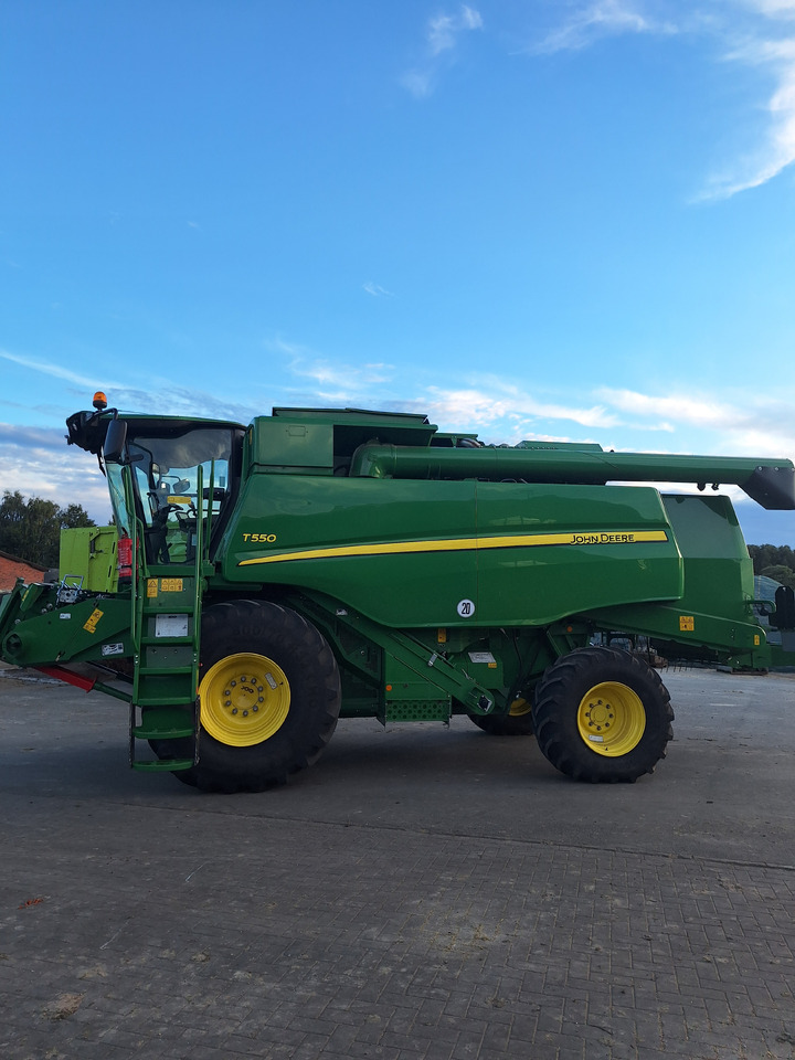 JOHN DEERE T550 - מקצרת קומבינה: תמונה 2 JOHN DEERE T550 - מקצרת קומבינה: תמונה 2