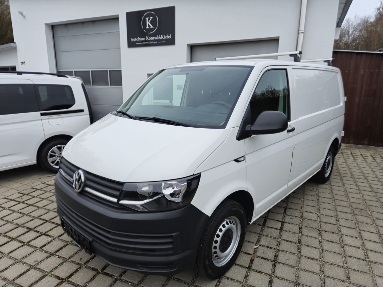VOLKSWAGEN T6 Transporter Kasten-Kombi Standheizung - כלי רכב מסחרי עם לוח: תמונה 1 VOLKSWAGEN T6 Transporter Kasten-Kombi Standheizung - כלי רכב מסחרי עם לוח: תמונה 1