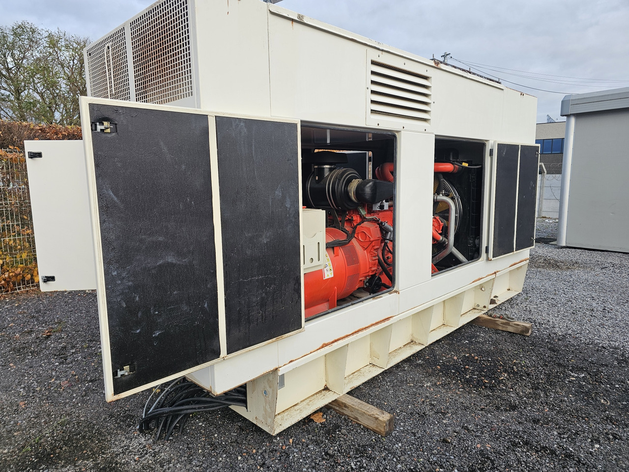 SCANIA 400KVA - ערכת גנרטורים: תמונה 1 SCANIA 400KVA - ערכת גנרטורים: תמונה 1