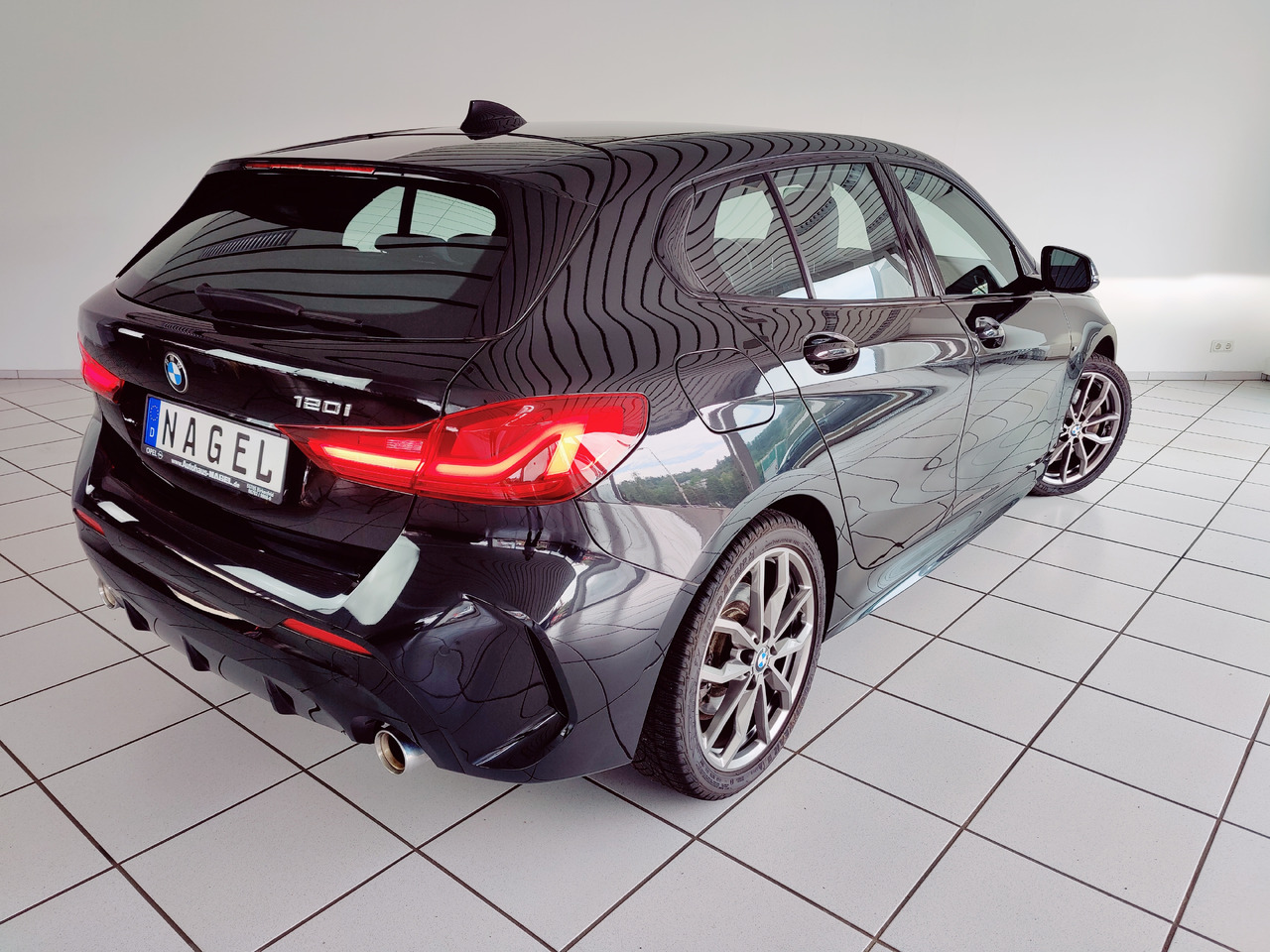 BMW 120 i M Sport RTTI LiveCockpit Head-up Navi - סדאן: תמונה 5 BMW 120 i M Sport RTTI LiveCockpit Head-up Navi - סדאן: תמונה 5