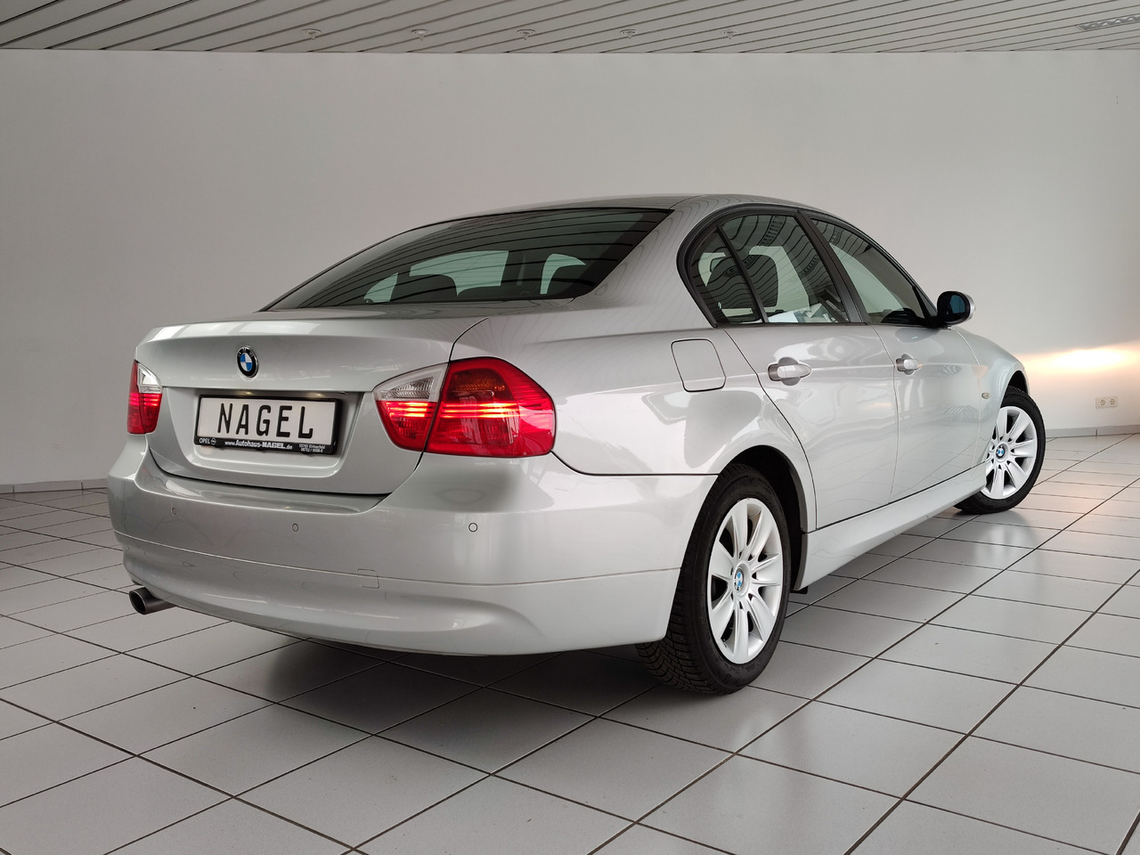 BMW 320i Audiosystem Professional, Automatik, PDC, Licht-Paket - סדאן: תמונה 5 BMW 320i Audiosystem Professional, Automatik, PDC, Licht-Paket - סדאן: תמונה 5