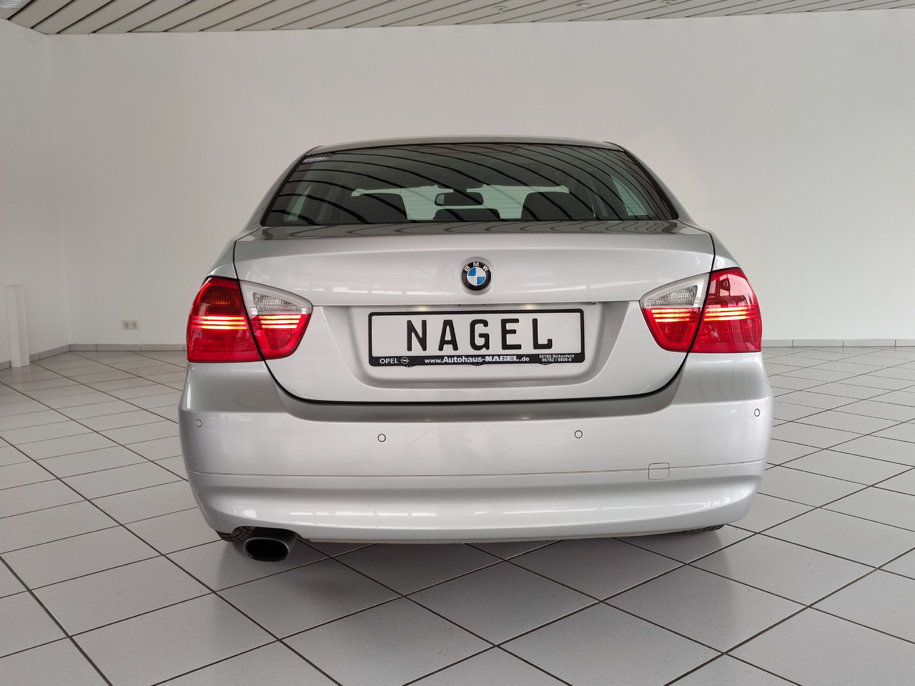 BMW 320i Audiosystem Professional, Automatik, PDC, Licht-Paket - סדאן: תמונה 4 BMW 320i Audiosystem Professional, Automatik, PDC, Licht-Paket - סדאן: תמונה 4