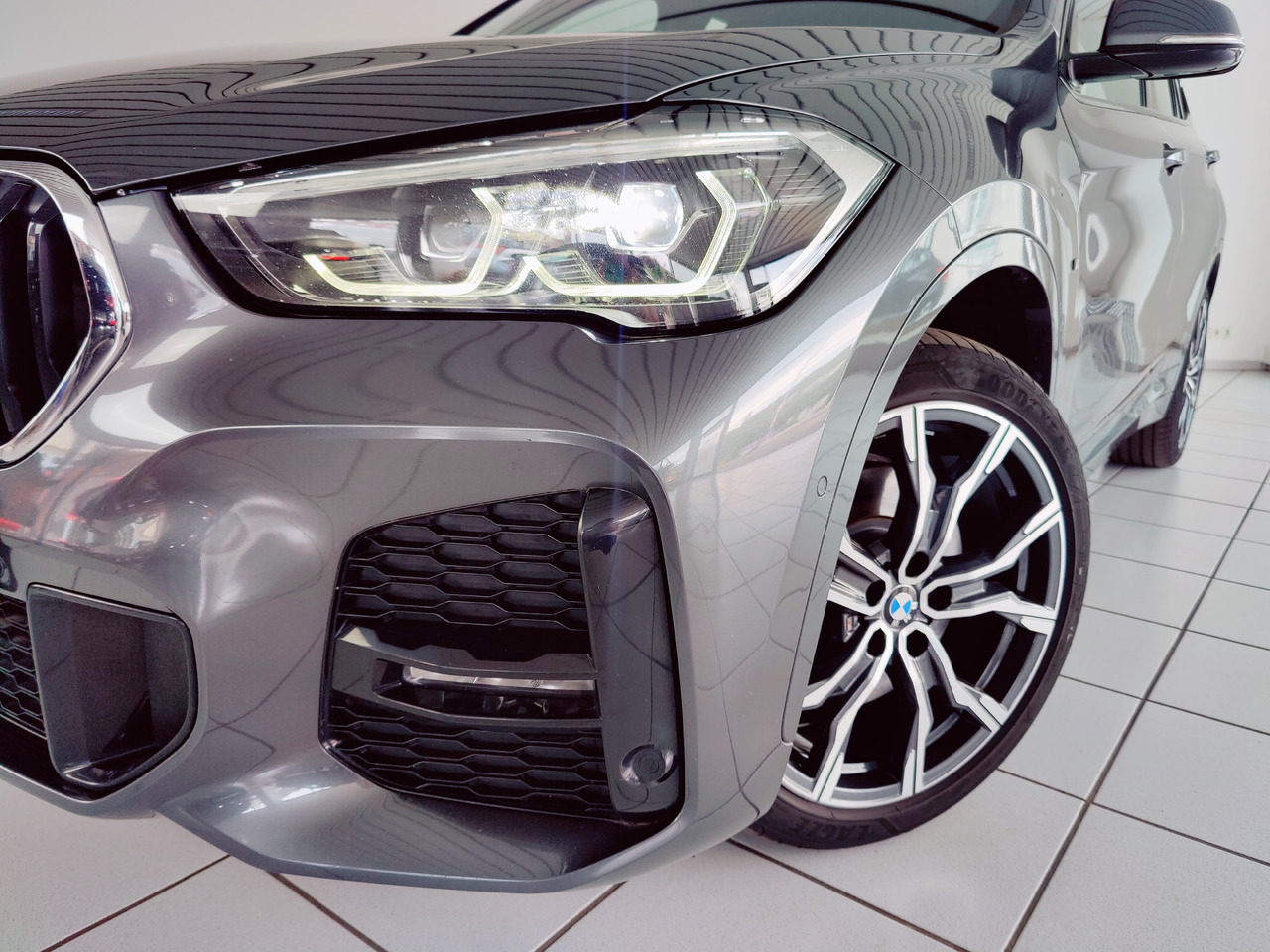 BMW X1 xDrive 20 d M Sport Navi Ambiente PDC SHZ Apple Android - SUV: תמונה 2 BMW X1 xDrive 20 d M Sport Navi Ambiente PDC SHZ Apple Android - SUV: תמונה 2