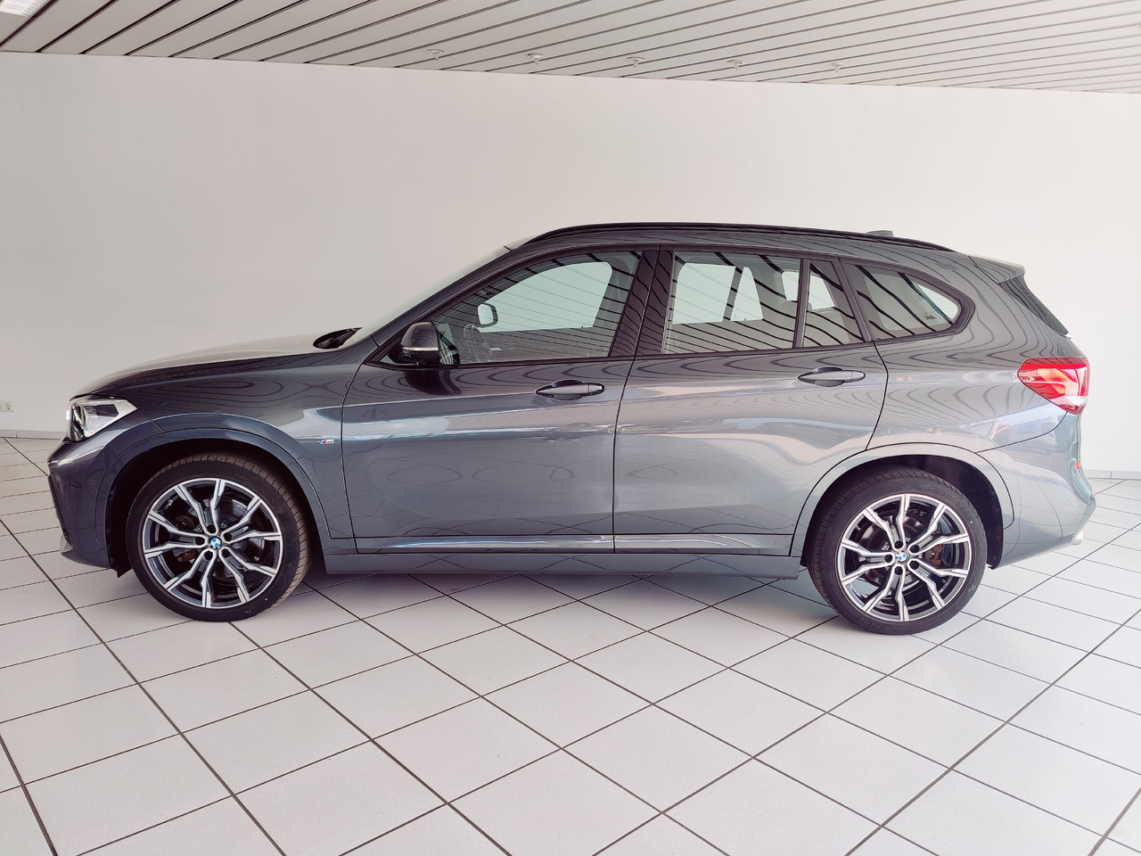 BMW X1 xDrive 20 d M Sport Navi Ambiente PDC SHZ Apple Android - SUV: תמונה 5 BMW X1 xDrive 20 d M Sport Navi Ambiente PDC SHZ Apple Android - SUV: תמונה 5