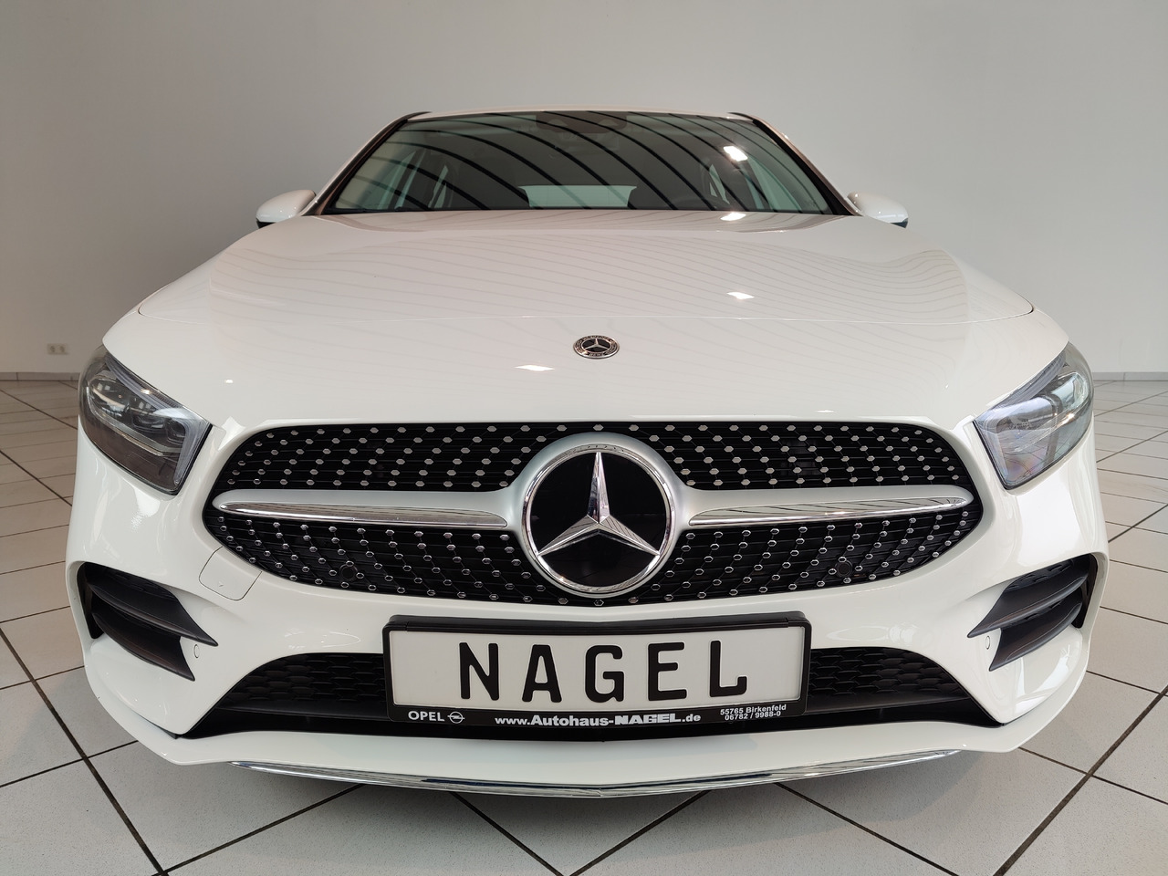 Mercedes-Benz A 200 7G-DCT AMG Line Kamera Navi LED SHZ - סדאן: תמונה 3 Mercedes-Benz A 200 7G-DCT AMG Line Kamera Navi LED SHZ - סדאן: תמונה 3