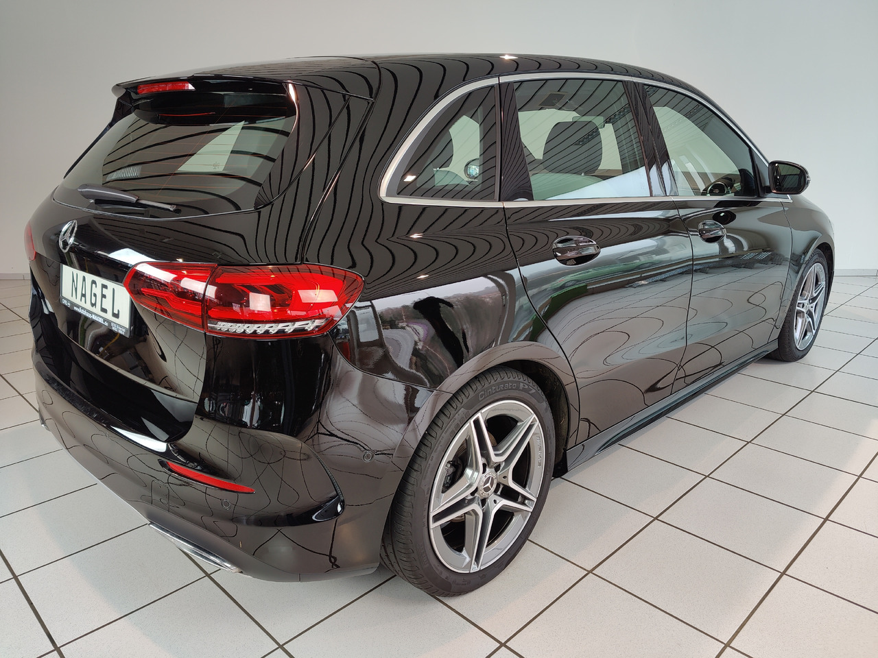 Mercedes-Benz B 200 d 8G-DCT AMG Line Navi LED Sport DAB Rükam - מכונית: תמונה 4 Mercedes-Benz B 200 d 8G-DCT AMG Line Navi LED Sport DAB Rükam - מכונית: תמונה 4