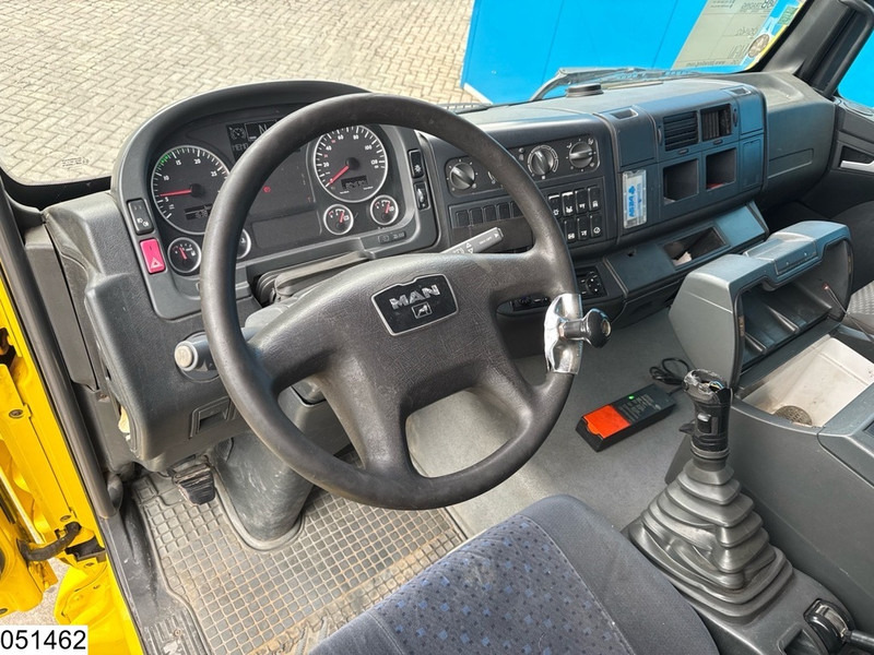 MAN TGA 35 400 8x2, Handgeschakeld, Fassi, Remote - משאית צד נופל/ שטוחה, משאית מנוף: תמונה 5 MAN TGA 35 400 8x2, Handgeschakeld, Fassi, Remote - משאית צד נופל/ שטוחה, משאית מנוף: תמונה 5