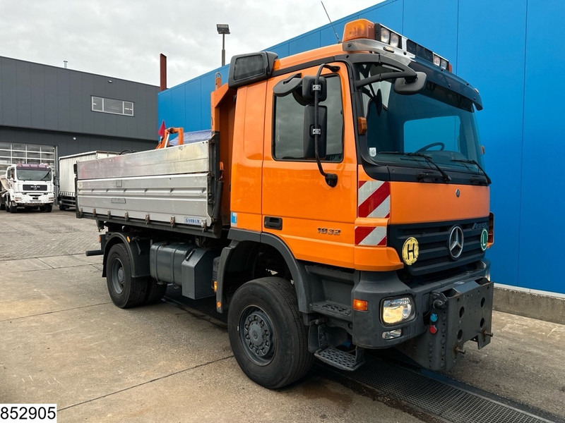 Mercedes-Benz Actros 1832 4X4, Grit spreader, Snow plough, Tipper - מזהיר: תמונה 3 Mercedes-Benz Actros 1832 4X4, Grit spreader, Snow plough, Tipper - מזהיר: תמונה 3