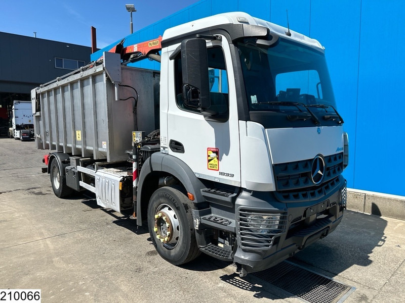 Mercedes-Benz Arocs 1833 EURO 6, Kipper, Palfinger - מזהיר, משאית מנוף: תמונה 3 Mercedes-Benz Arocs 1833 EURO 6, Kipper, Palfinger - מזהיר, משאית מנוף: תמונה 3