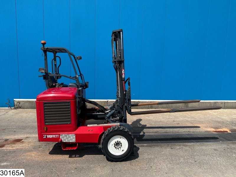 Moffett M5 20.4 1889 Hr, 26.1 kW - מלגזת סולר: תמונה 2 Moffett M5 20.4 1889 Hr, 26.1 kW - מלגזת סולר: תמונה 2