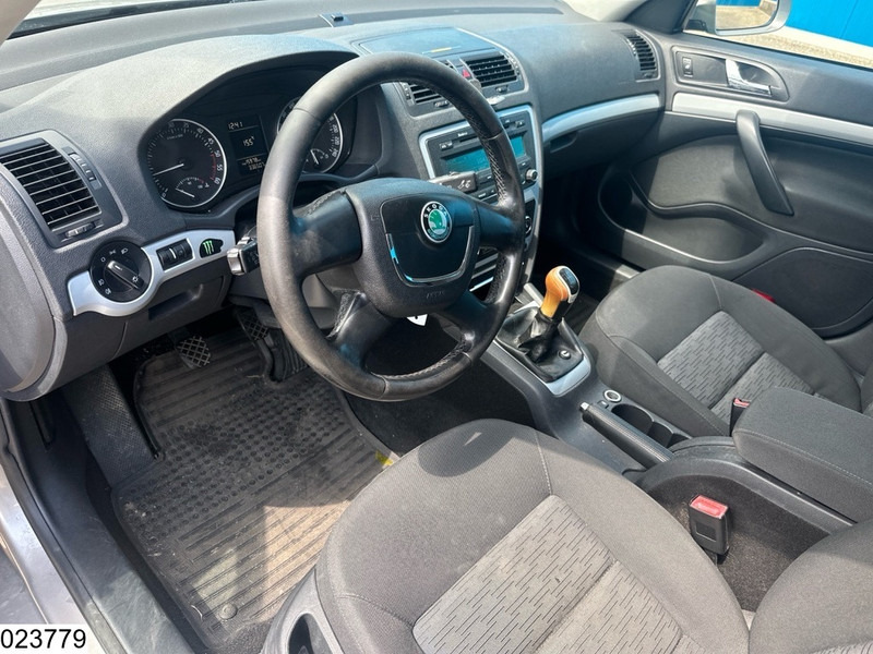 Škoda 2.0 TDI Octavia - האצ'בק: תמונה 5 Škoda 2.0 TDI Octavia - האצ'בק: תמונה 5