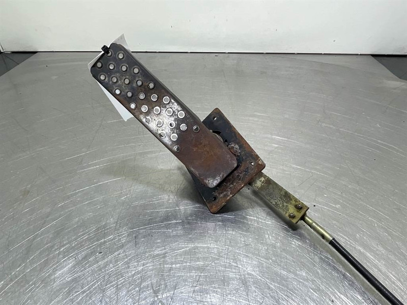 Ahlmann AZ14-4184957A-Gas pedal/Fusspedal - תא ופנים הרכב עבור מכונת בנייה: תמונה 2 Ahlmann AZ14-4184957A-Gas pedal/Fusspedal - תא ופנים הרכב עבור מכונת בנייה: תמונה 2