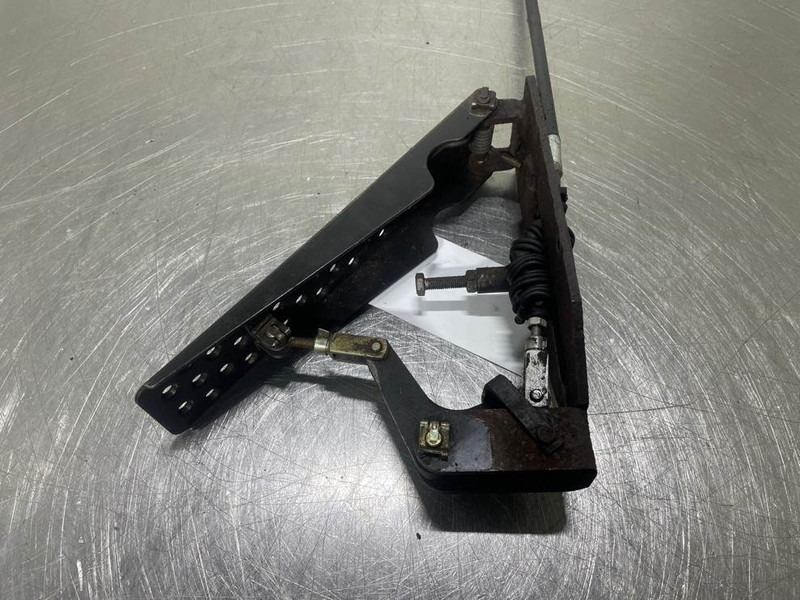 Ahlmann AZ6-4104384A-Gas pedal - תא ופנים הרכב עבור מכונת בנייה: תמונה 4 Ahlmann AZ6-4104384A-Gas pedal - תא ופנים הרכב עבור מכונת בנייה: תמונה 4