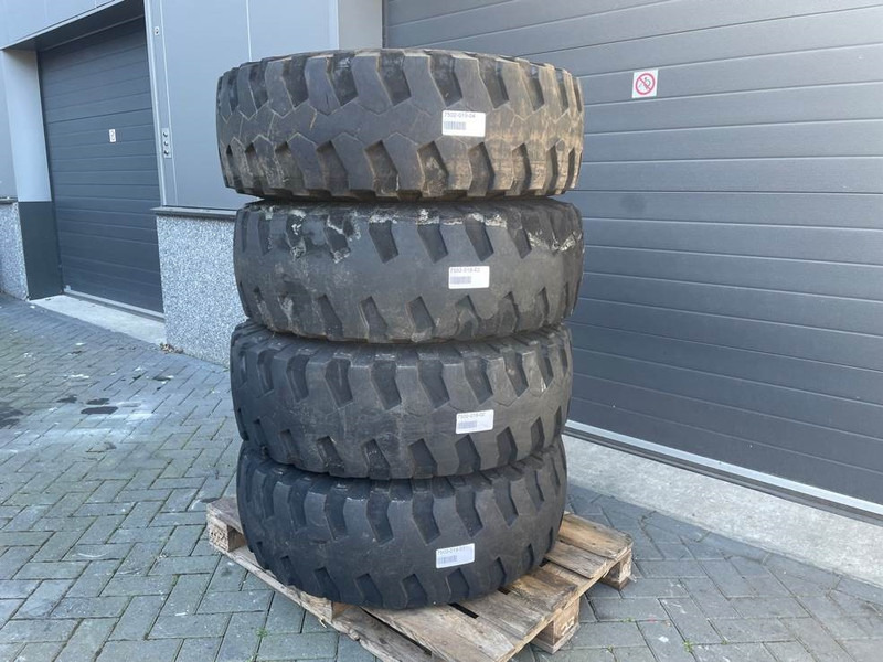 Atlas AR65-Michelin 335/80R20 (12.5R20)-Tire/Reifen/Band - גלגלים וצמיגים עבור מכונת בנייה: תמונה 2 Atlas AR65-Michelin 335/80R20 (12.5R20)-Tire/Reifen/Band - גלגלים וצמיגים עבור מכונת בנייה: תמונה 2