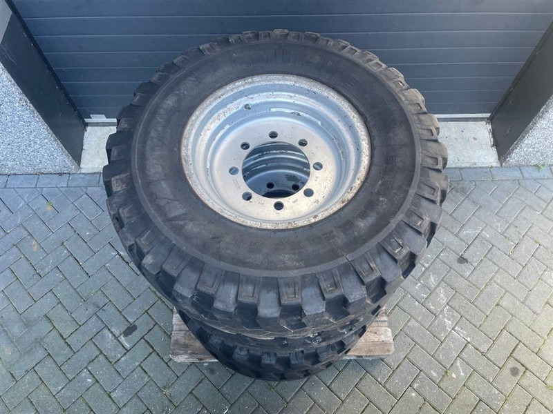 Atlas AR65-Michelin 335/80R20 (12.5R20)-Tire/Reifen/Band - גלגלים וצמיגים עבור מכונת בנייה: תמונה 5 Atlas AR65-Michelin 335/80R20 (12.5R20)-Tire/Reifen/Band - גלגלים וצמיגים עבור מכונת בנייה: תמונה 5