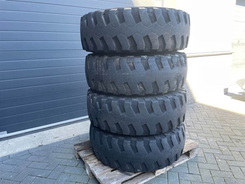 Atlas AR65-Michelin 335/80R20 (12.5R20)-Tire/Reifen/Band - גלגלים וצמיגים עבור מכונת בנייה: תמונה 3 Atlas AR65-Michelin 335/80R20 (12.5R20)-Tire/Reifen/Band - גלגלים וצמיגים עבור מכונת בנייה: תמונה 3