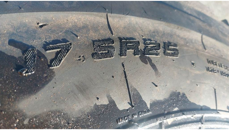 Case 521F-MTP 17.5R25-Tire/Reifen/Band - גלגלים וצמיגים עבור מכונת בנייה: תמונה 4 Case 521F-MTP 17.5R25-Tire/Reifen/Band - גלגלים וצמיגים עבור מכונת בנייה: תמונה 4