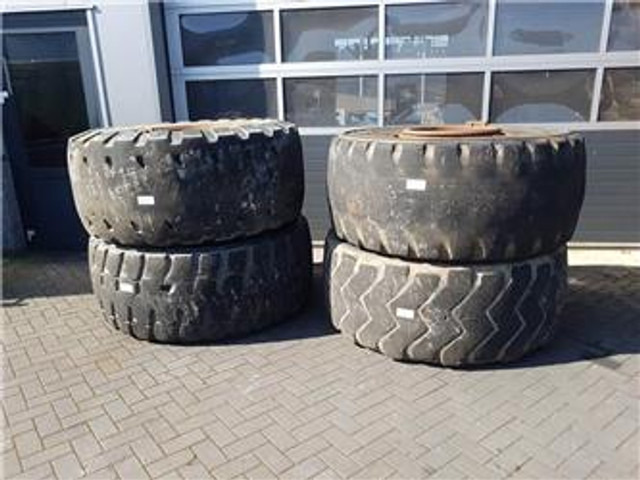 Case 921C-Michelin 26.5R25-Tire/Reifen/Band - גלגלים וצמיגים עבור מכונת בנייה: תמונה 1 Case 921C-Michelin 26.5R25-Tire/Reifen/Band - גלגלים וצמיגים עבור מכונת בנייה: תמונה 1