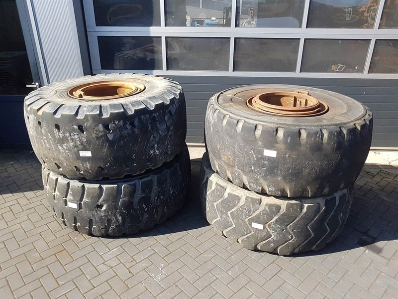 Case 921C-Michelin 26.5R25-Tire/Reifen/Band - גלגלים וצמיגים עבור מכונת בנייה: תמונה 2 Case 921C-Michelin 26.5R25-Tire/Reifen/Band - גלגלים וצמיגים עבור מכונת בנייה: תמונה 2