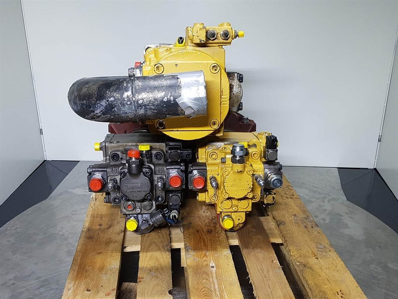 Cat 580B / Ecolog 580 - Transmission/Getriebe - תיבת הילוכים וחלקים עבור מכונת בנייה: תמונה 4 Cat 580B / Ecolog 580 - Transmission/Getriebe - תיבת הילוכים וחלקים עבור מכונת בנייה: תמונה 4