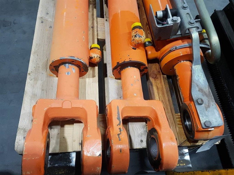 FIAT-HITACHI W 170 - Lifting cylinder/Hubzylinder/Hefcilinder - חלקי הידרוליקה: תמונה 4 FIAT-HITACHI W 170 - Lifting cylinder/Hubzylinder/Hefcilinder - חלקי הידרוליקה: תמונה 4