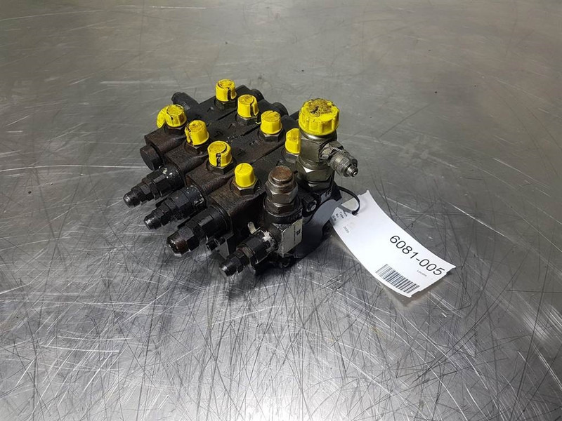 Husco 5000-C868 D - JCB - Valve/Ventile/Ventiel - חלקי הידרוליקה: תמונה 1 Husco 5000-C868 D - JCB - Valve/Ventile/Ventiel - חלקי הידרוליקה: תמונה 1