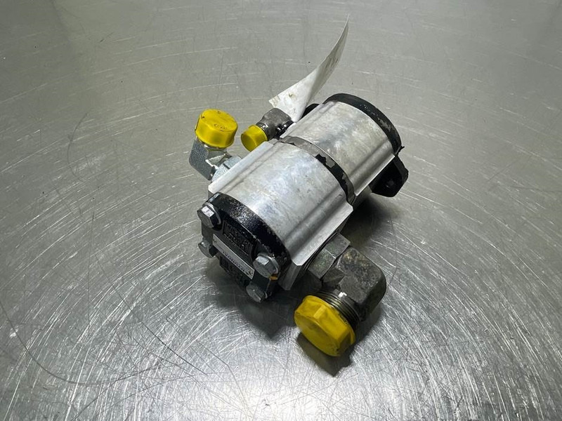 Hyundai HL757-7A-31LD-40500-Fan & brake pump - חלקי הידרוליקה עבור מכונת בנייה: תמונה 3 Hyundai HL757-7A-31LD-40500-Fan & brake pump - חלקי הידרוליקה עבור מכונת בנייה: תמונה 3