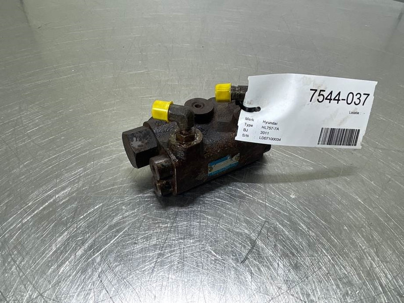 Hyundai HL757-7A-31LM-30310-Eaton VKLU2B-Cushion valve - חלקי הידרוליקה עבור מכונת בנייה: תמונה 3 Hyundai HL757-7A-31LM-30310-Eaton VKLU2B-Cushion valve - חלקי הידרוליקה עבור מכונת בנייה: תמונה 3