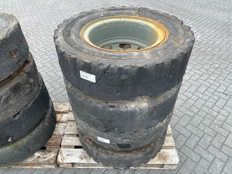 Liebherr 10.00-20 - Tire/Reifen/Band - גלגלים וצמיגים עבור מכונת בנייה: תמונה 5 Liebherr 10.00-20 - Tire/Reifen/Band - גלגלים וצמיגים עבור מכונת בנייה: תמונה 5