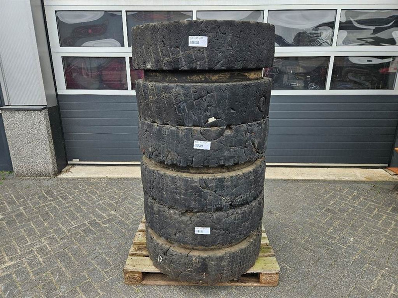 Liebherr 10.00-20 - Tire/Reifen/Band - גלגלים וצמיגים עבור מכונת בנייה: תמונה 1 Liebherr 10.00-20 - Tire/Reifen/Band - גלגלים וצמיגים עבור מכונת בנייה: תמונה 1