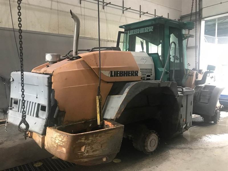 Liebherr L 544 (For parts) - מעמיס גלגלים: תמונה 1 Liebherr L 544 (For parts) - מעמיס גלגלים: תמונה 1