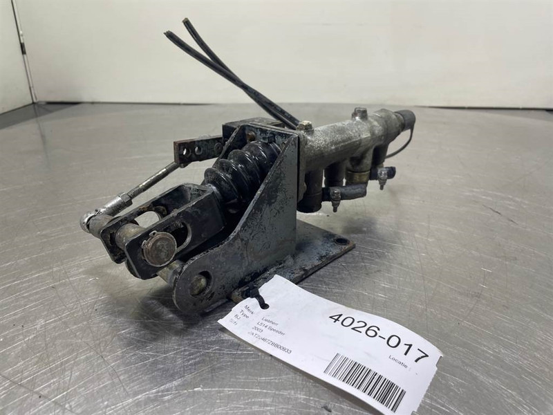 Liebherr L514-7621940-Brake cylinder/Bremszylinder - חלקי בלמים עבור מכונת בנייה: תמונה 3 Liebherr L514-7621940-Brake cylinder/Bremszylinder - חלקי בלמים עבור מכונת בנייה: תמונה 3