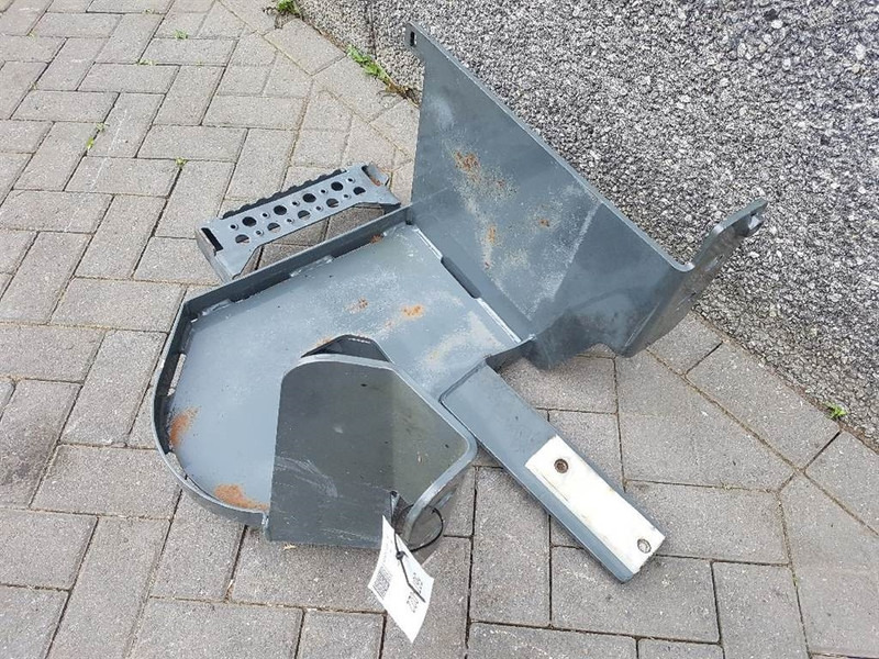 Liebherr L514 - 9069847 - Tankmounting/Tankhalterung - מסגרת/ שלדה: תמונה 3 Liebherr L514 - 9069847 - Tankmounting/Tankhalterung - מסגרת/ שלדה: תמונה 3