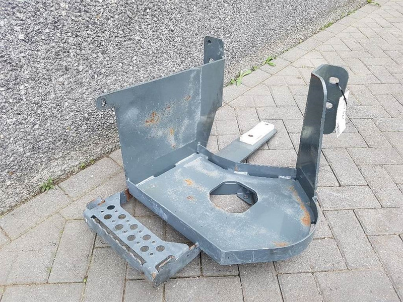 Liebherr L514 - 9069847 - Tankmounting/Tankhalterung - מסגרת/ שלדה: תמונה 2 Liebherr L514 - 9069847 - Tankmounting/Tankhalterung - מסגרת/ שלדה: תמונה 2