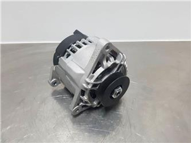 Manitou 12V 80A - Alternator/Lichtmaschine/Dynamo - מנוע עבור מכונת בנייה: תמונה 1 Manitou 12V 80A - Alternator/Lichtmaschine/Dynamo - מנוע עבור מכונת בנייה: תמונה 1