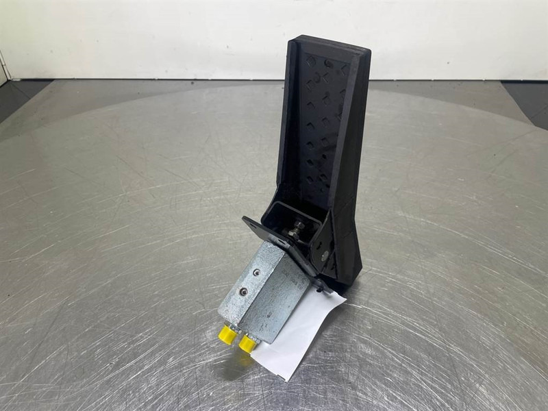 Mecalac 12MTX-5270642-Control pedal boom - חלקי הידרוליקה עבור מכונת בנייה: תמונה 5 Mecalac 12MTX-5270642-Control pedal boom - חלקי הידרוליקה עבור מכונת בנייה: תמונה 5