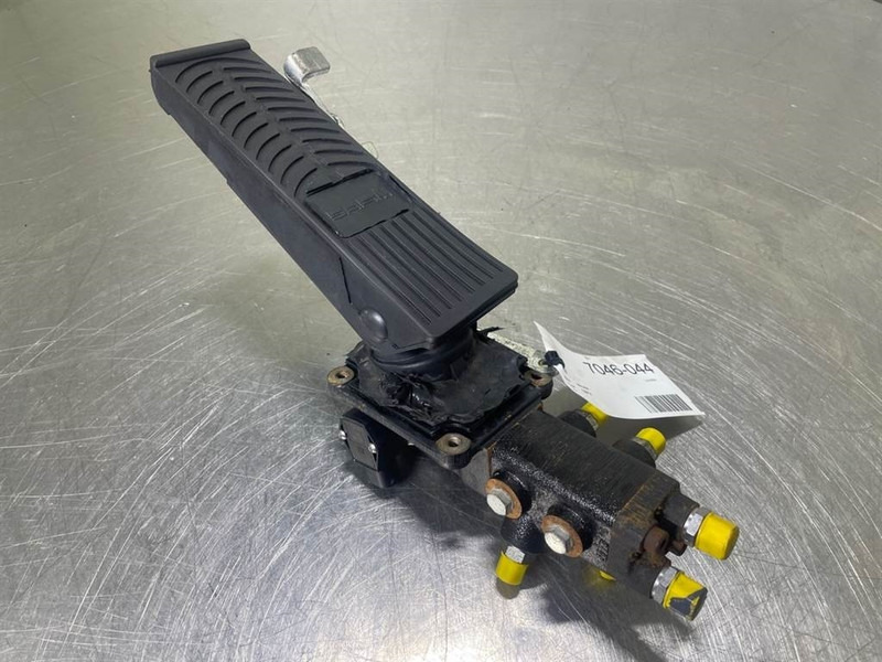 Mecalac 12MTX-5360657-Brake valve/Bremsventile/Remventiel - חלקי הידרוליקה עבור מכונת בנייה: תמונה 1 Mecalac 12MTX-5360657-Brake valve/Bremsventile/Remventiel - חלקי הידרוליקה עבור מכונת בנייה: תמונה 1