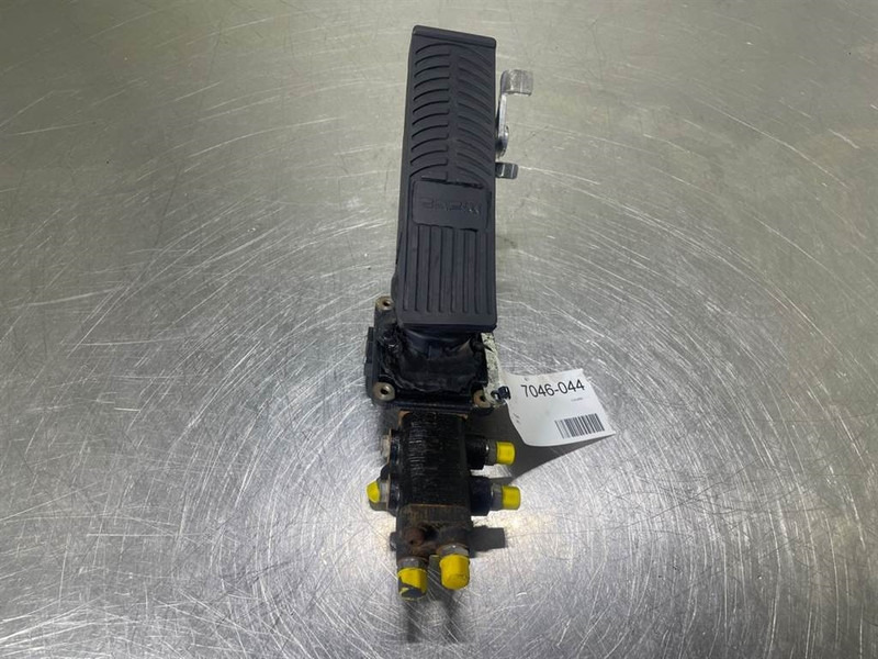 Mecalac 12MTX-5360657-Brake valve/Bremsventile/Remventiel - חלקי הידרוליקה עבור מכונת בנייה: תמונה 2 Mecalac 12MTX-5360657-Brake valve/Bremsventile/Remventiel - חלקי הידרוליקה עבור מכונת בנייה: תמונה 2