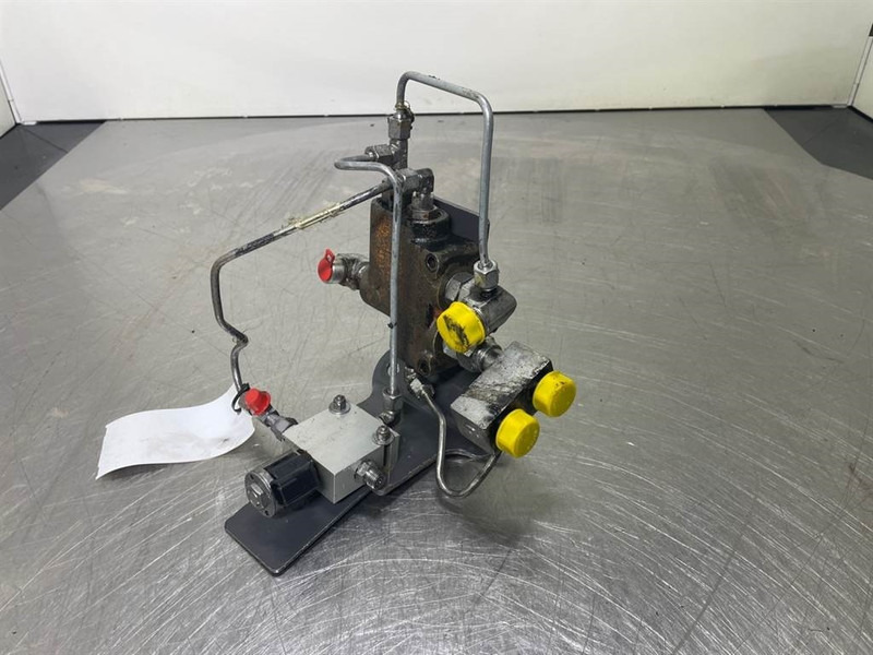 New Holland W110C - Priority valve/Prioritaetsventil - חלקי הידרוליקה עבור מכונת בנייה: תמונה 2 New Holland W110C - Priority valve/Prioritaetsventil - חלקי הידרוליקה עבור מכונת בנייה: תמונה 2