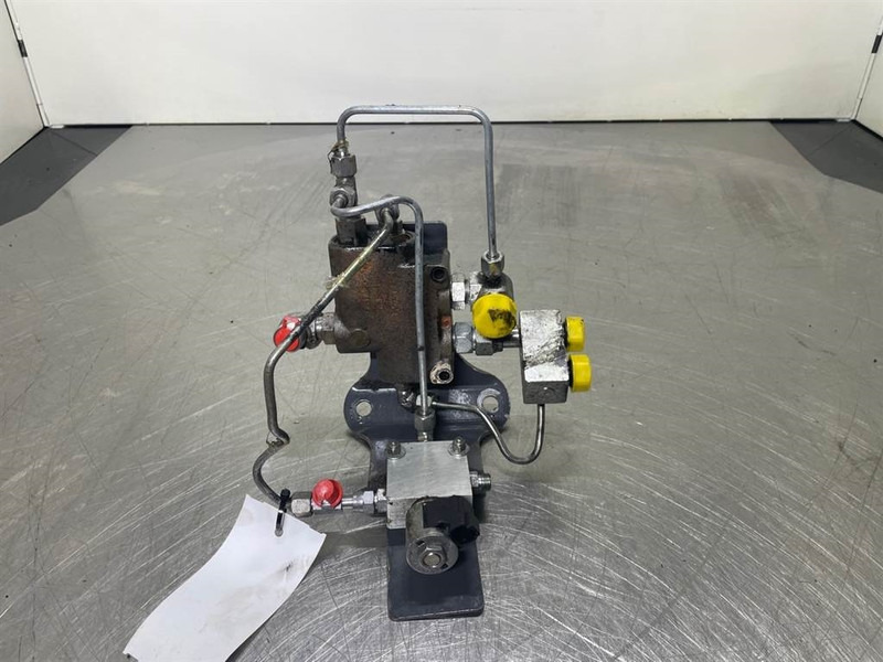 New Holland W110C - Priority valve/Prioritaetsventil - חלקי הידרוליקה עבור מכונת בנייה: תמונה 1 New Holland W110C - Priority valve/Prioritaetsventil - חלקי הידרוליקה עבור מכונת בנייה: תמונה 1