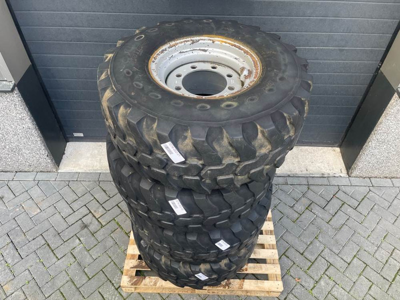 Terex AL80-Dunlop 405/70R18 (15.5/70R18)-Tire/Reifen - גלגלים וצמיגים עבור מכונת בנייה: תמונה 2 Terex AL80-Dunlop 405/70R18 (15.5/70R18)-Tire/Reifen - גלגלים וצמיגים עבור מכונת בנייה: תמונה 2