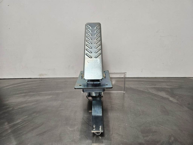 Terex TL/SKL/SKS-5692657905-Gas pedal - תא ופנים הרכב עבור מכונת בנייה: תמונה 4 Terex TL/SKL/SKS-5692657905-Gas pedal - תא ופנים הרכב עבור מכונת בנייה: תמונה 4