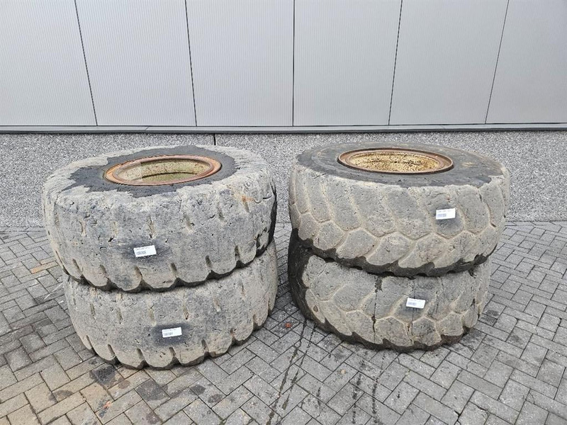 Terex TL260S-Banden 20.5-R25-Solid wheels / Full Gummi - גלגלים וצמיגים עבור מכונת בנייה: תמונה 1 Terex TL260S-Banden 20.5-R25-Solid wheels / Full Gummi - גלגלים וצמיגים עבור מכונת בנייה: תמונה 1