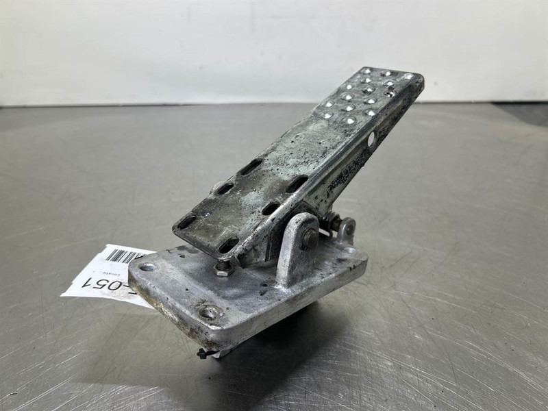 Terex TW150-6041506-Brake pedal/Bremspedal/Rempedaal - תא ופנים הרכב עבור מכונת בנייה: תמונה 5 Terex TW150-6041506-Brake pedal/Bremspedal/Rempedaal - תא ופנים הרכב עבור מכונת בנייה: תמונה 5