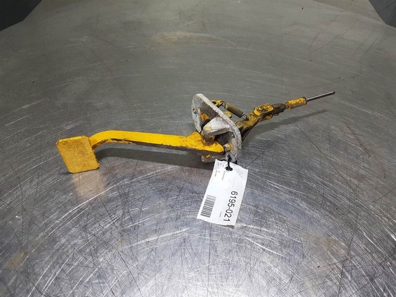 Zettelmeyer ZL1001 - Brake pedal - תא ופנים הרכב עבור מכונת בנייה: תמונה 1 Zettelmeyer ZL1001 - Brake pedal - תא ופנים הרכב עבור מכונת בנייה: תמונה 1