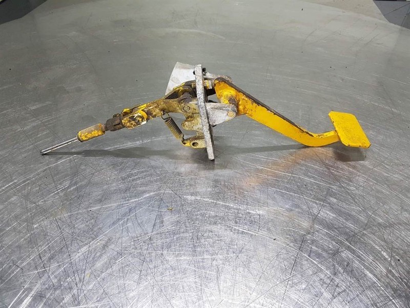 Zettelmeyer ZL1001 - Brake pedal - תא ופנים הרכב עבור מכונת בנייה: תמונה 3 Zettelmeyer ZL1001 - Brake pedal - תא ופנים הרכב עבור מכונת בנייה: תמונה 3