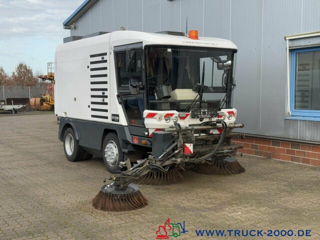 Ravo 540 3 Besensystem Sweeper + Sprühen 50 Km/h - מטאטא כבישים: תמונה 2 Ravo 540 3 Besensystem Sweeper + Sprühen 50 Km/h - מטאטא כבישים: תמונה 2