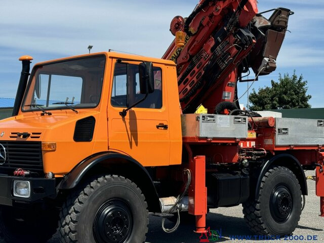 Interior photo 1: משאית מנוף Unimog U1700 Kran PK16000 + Jib Höhe 22,50m + Winde