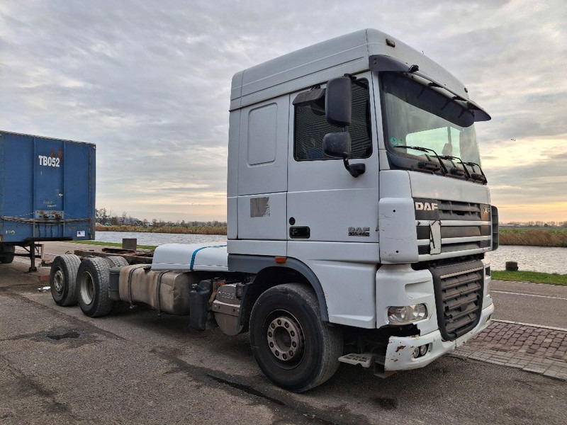 DAF XF 105.460 - משאית עם שלדת תא: תמונה 2 DAF XF 105.460 - משאית עם שלדת תא: תמונה 2